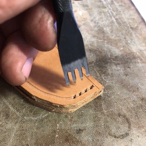leatherwork saddle stirching