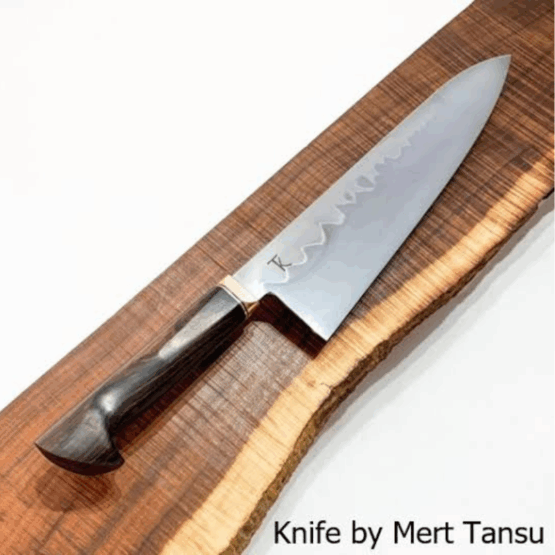 Example of a 26C3 Carbon Steel Knife by Mert Tansu