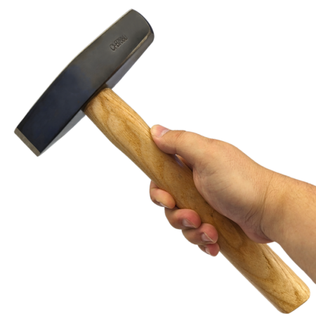 Hot Splitting Chisel. 140mm carbon steel alloy head from point to point with a 28mm cutting edge. 250mm timber handle.