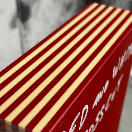 Red and White Crosscut Paper G-carta